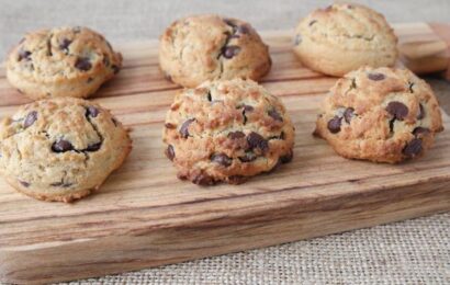 Keto Chocolate Chip Cookies